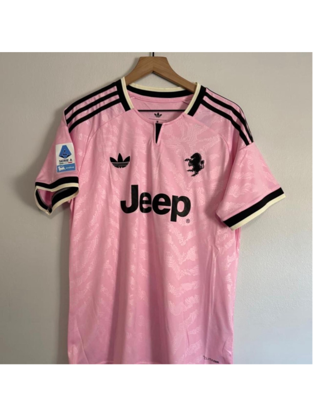 Juventus Away Shirt
Standard fit